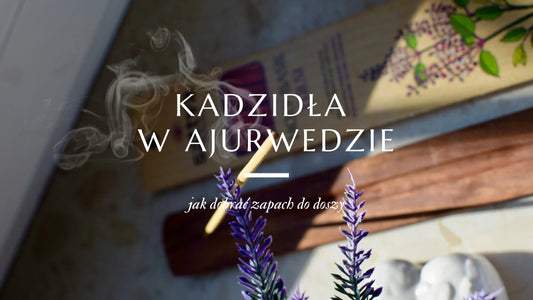Kadzidełko tulsi zapalone na podstawce